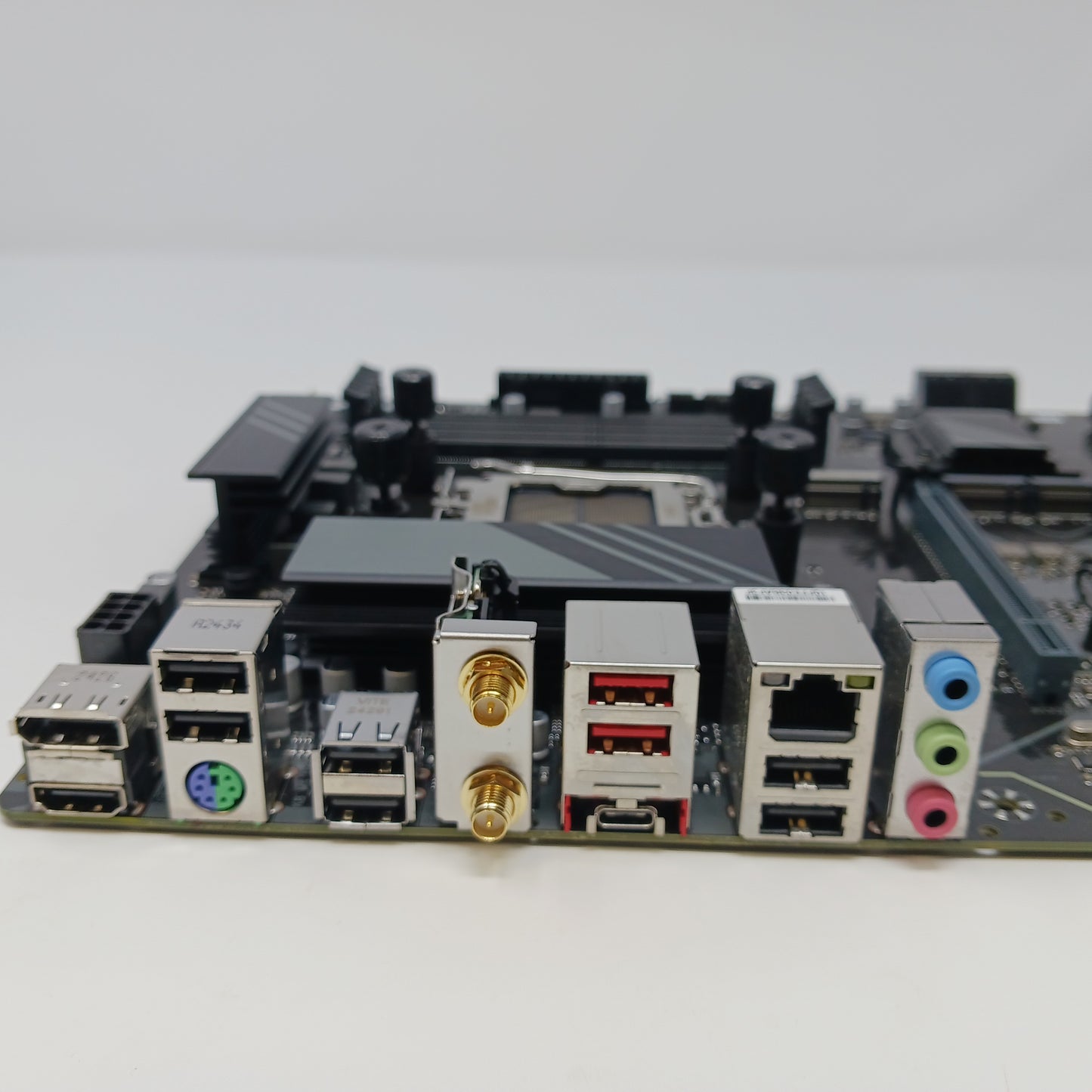 GIGABYTE B650 UD AC AM5 LGA 1718 AMD B650 ATX Motherboard w/I/O Shield