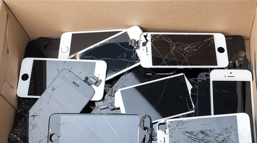 A seller meets a stranger to sell a smartphone in a parking lot.