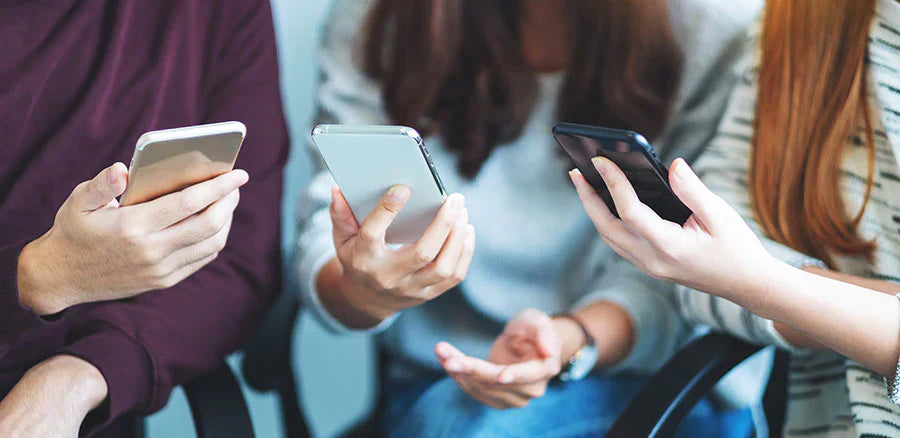 Customer reviewing Samsung and Google smartphones before purchase at PayMore Alafaya