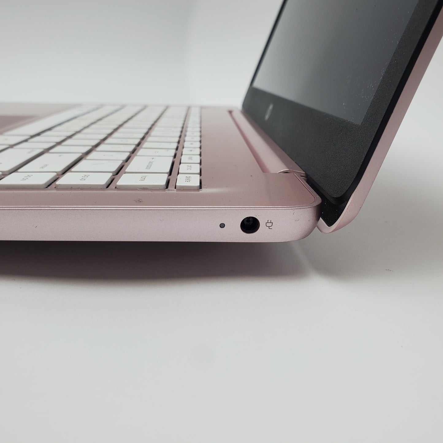 HP Stream 14-DS0040NR 14" AMD A4-9120e Radeon R3.4 1.5GHz 4GB RAM 32GB SSD AMD Radeon R3 Graphics 