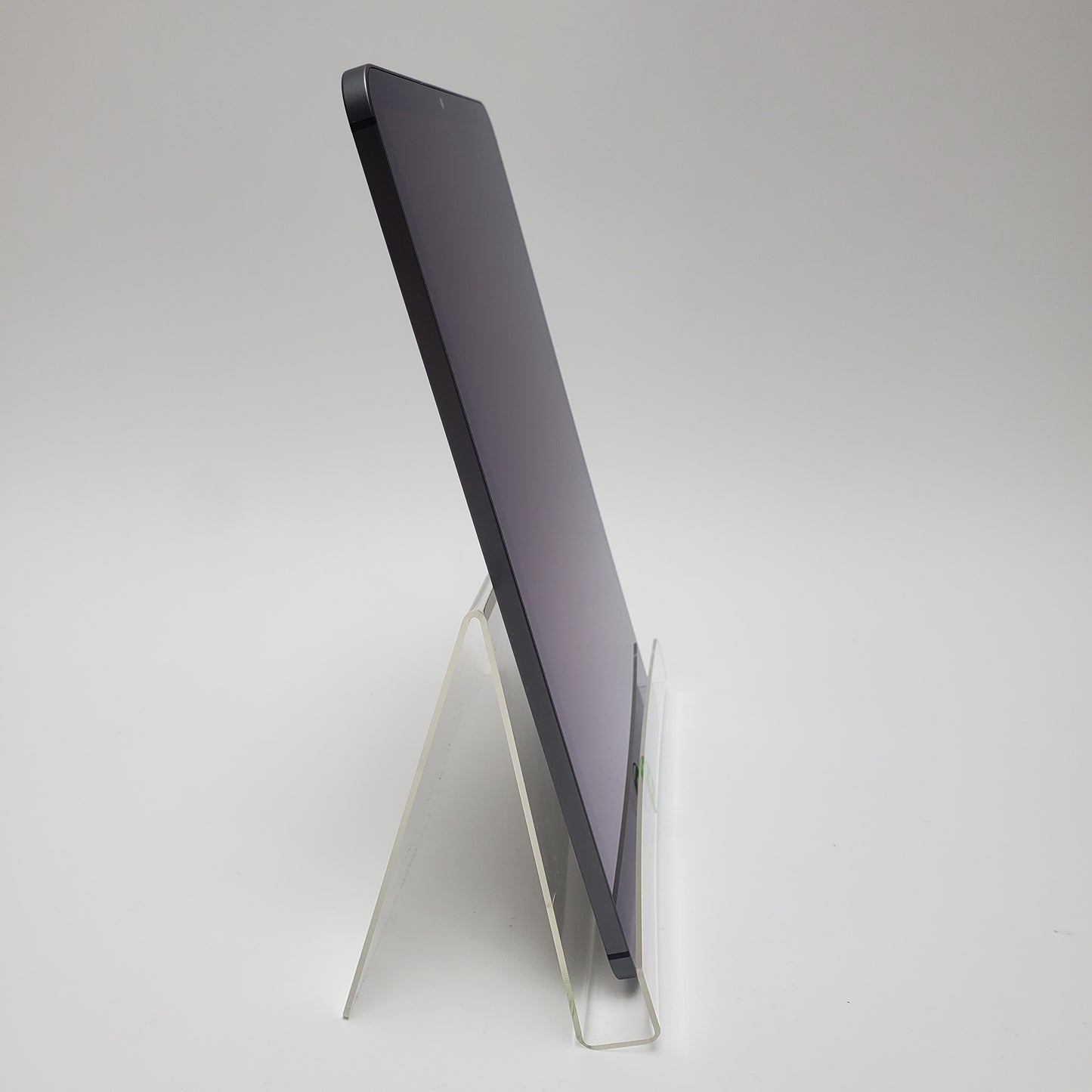 Unlocked Apple iPad Air 5th Gen 64GB Space Gray MM6R3LL/A