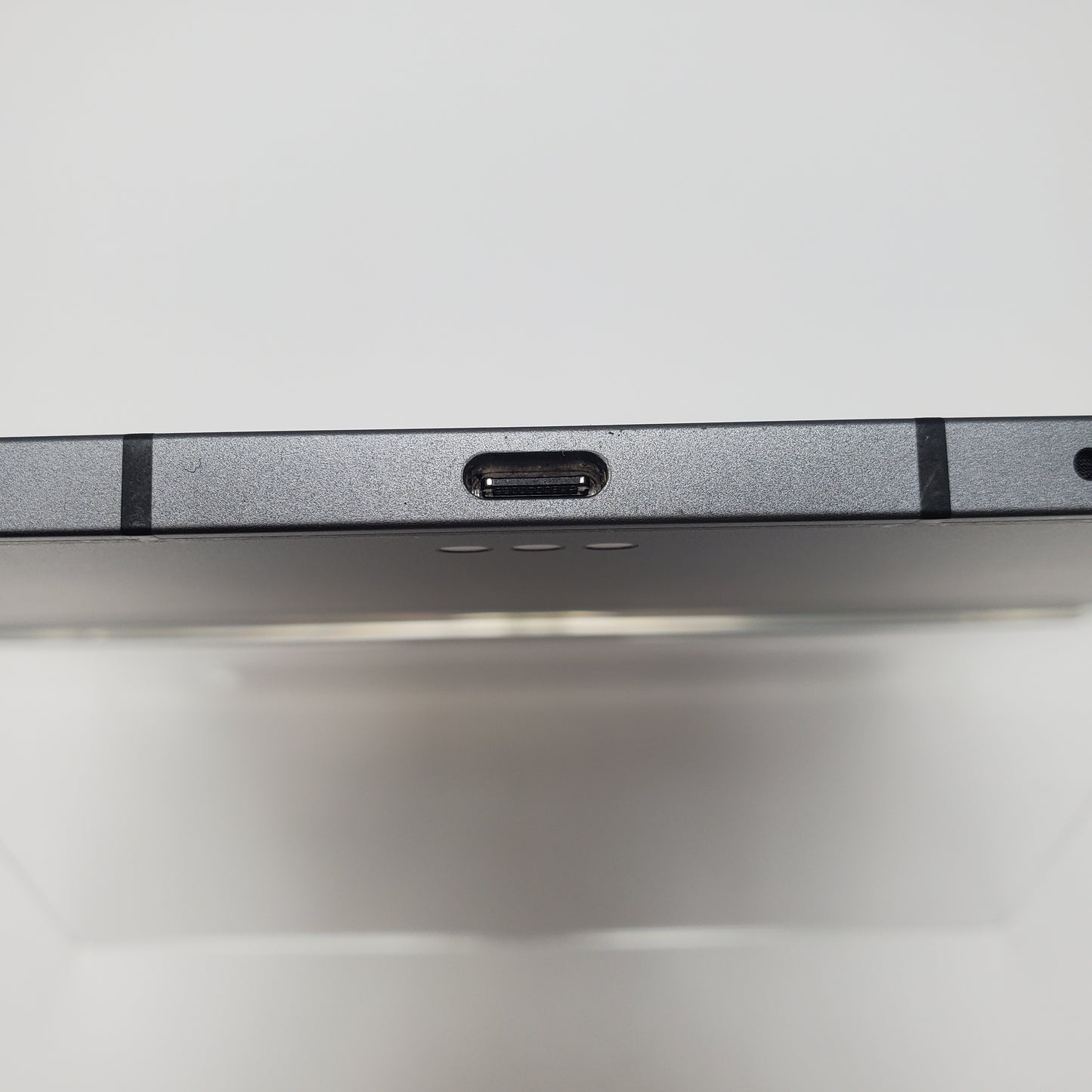 Unlocked Apple iPad Air 5th Gen 64GB Space Gray MM6R3LL/A