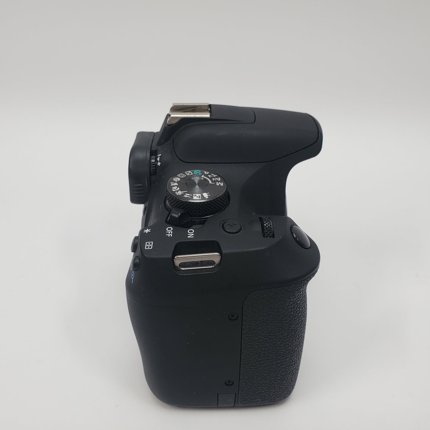 Canon EOS 2000D 24.1MP 	Digital Single-Lens Reflex (DSLR)