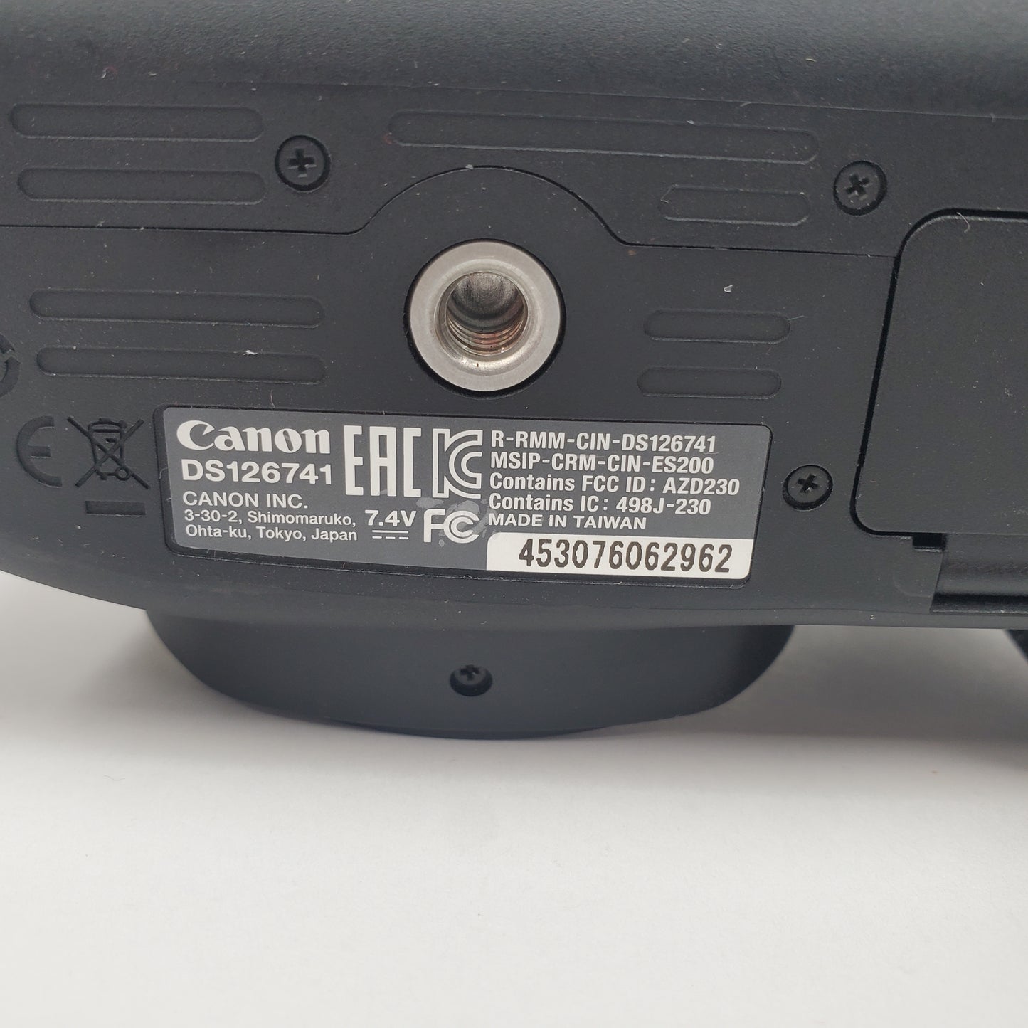 Canon EOS 2000D 24.1MP 	Digital Single-Lens Reflex (DSLR)