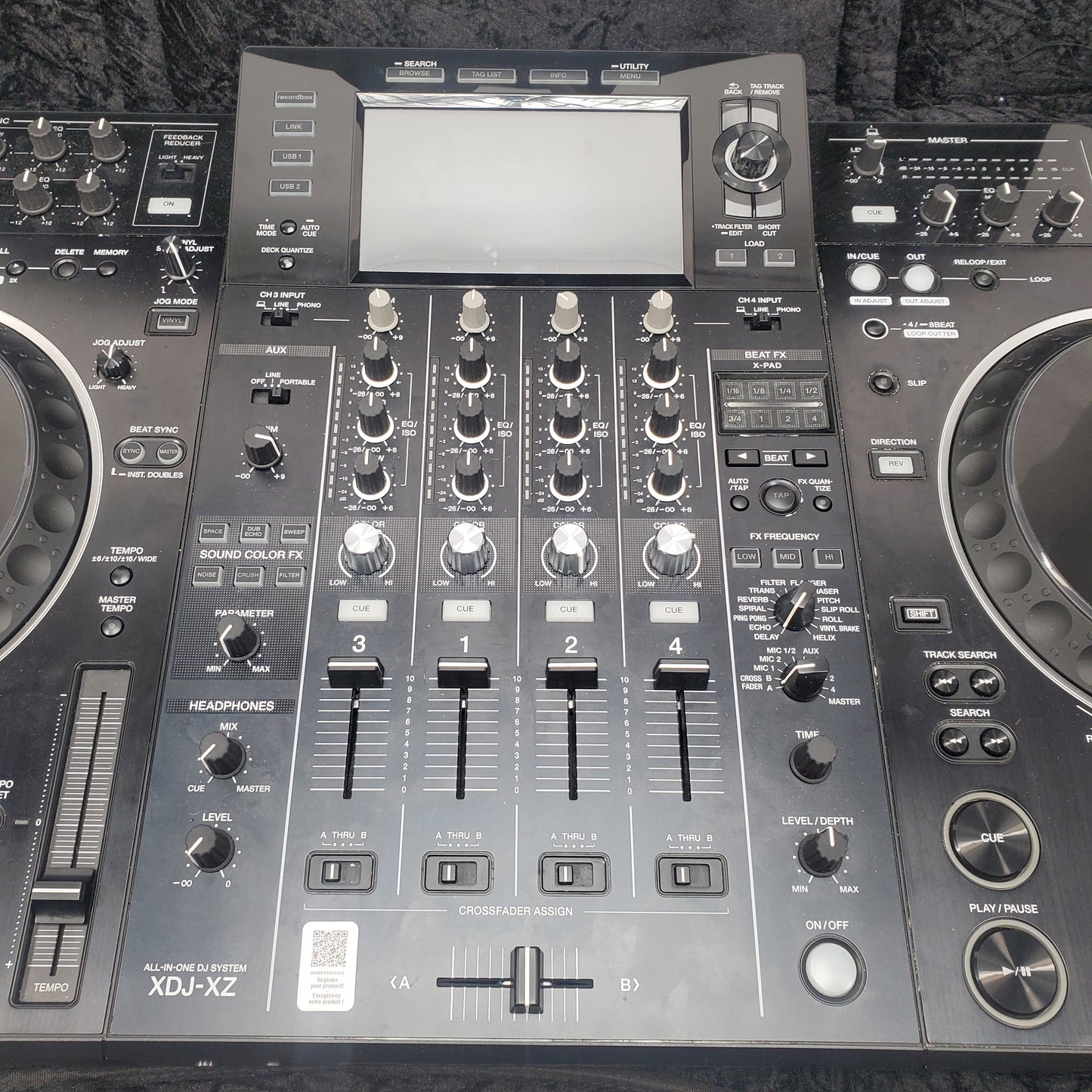 Pioneer DJ XDJ-XZ Professional 4-Channel All-in-One DJ System - Black *Read*