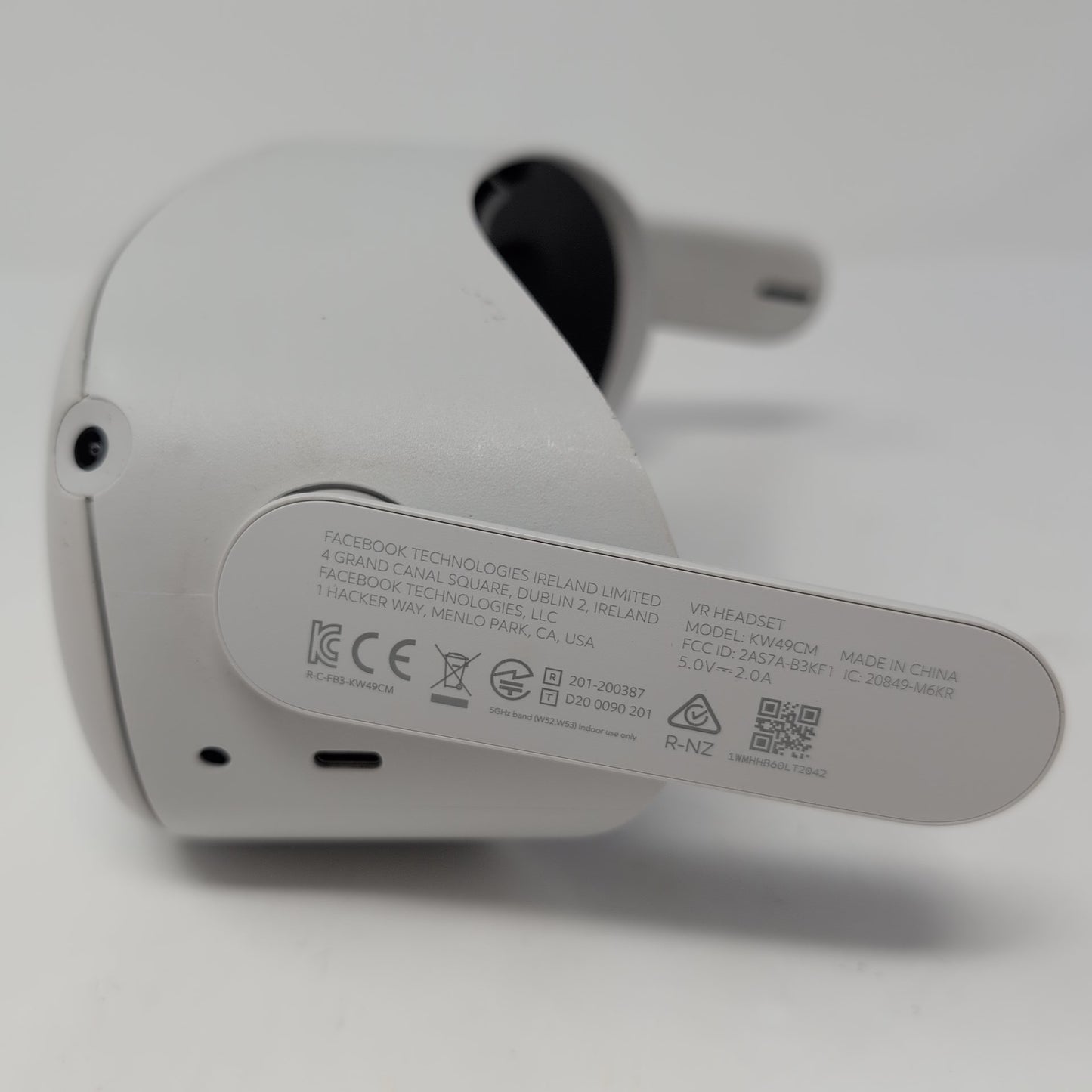 Meta Quest 2 128GB Standalone All-in-One VR Headset KW49CM- Headset Only