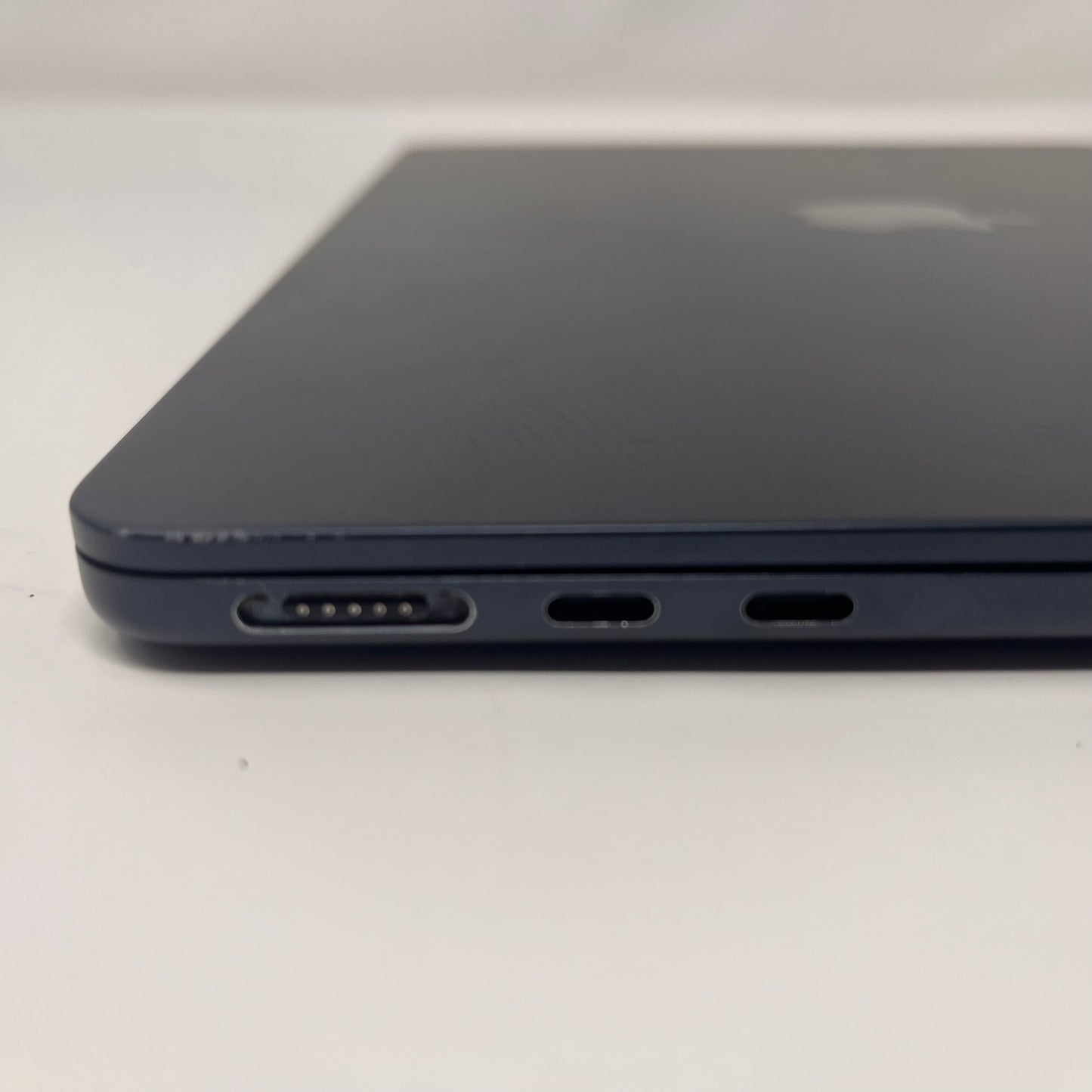 2022 Apple MacBook Air 13.6" M2 3.5GHz 8GB RAM 256GB MLY33LL/A